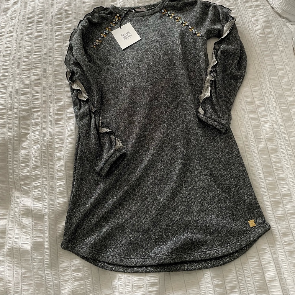Stunning girls dress. Perfect for holidays